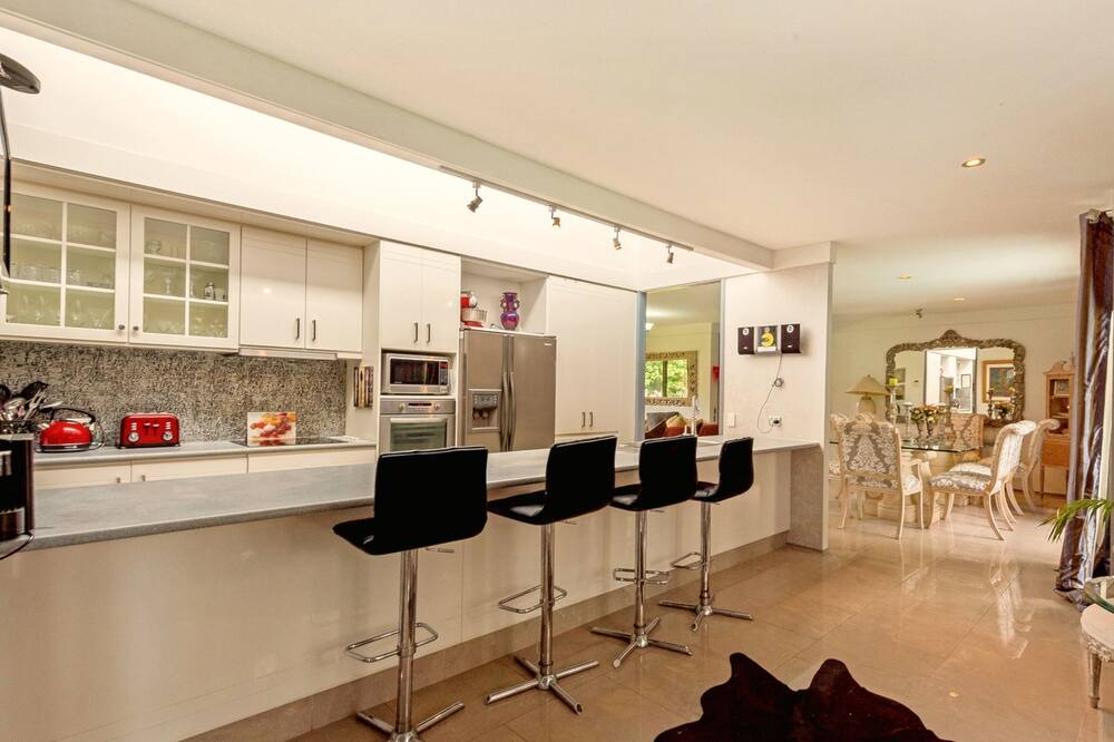 Photo of Kitchen in Mermaid Waters