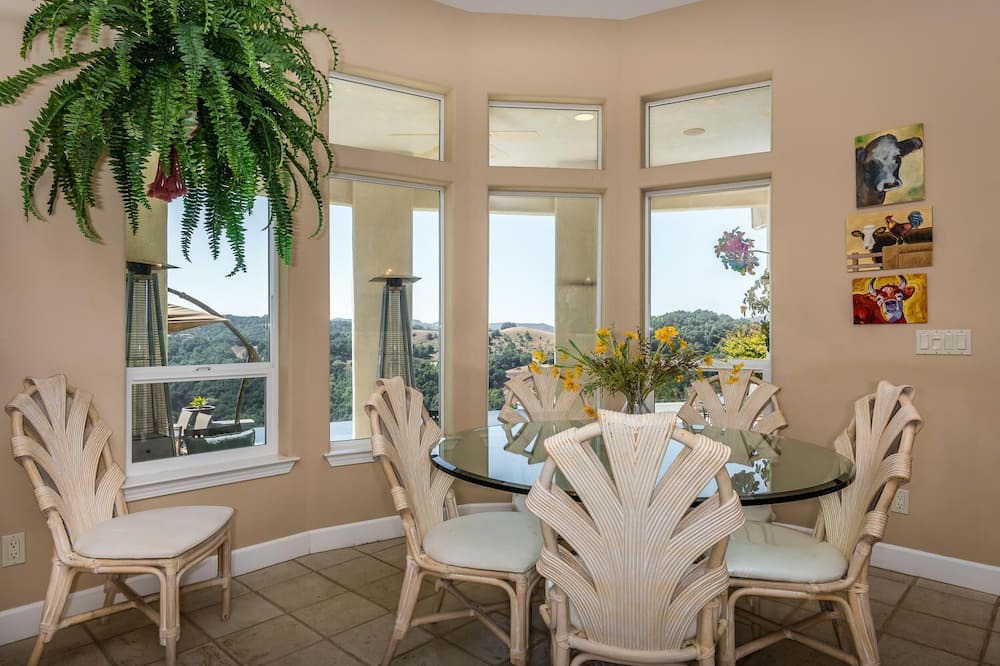 Photo of Bedroom in Templeton