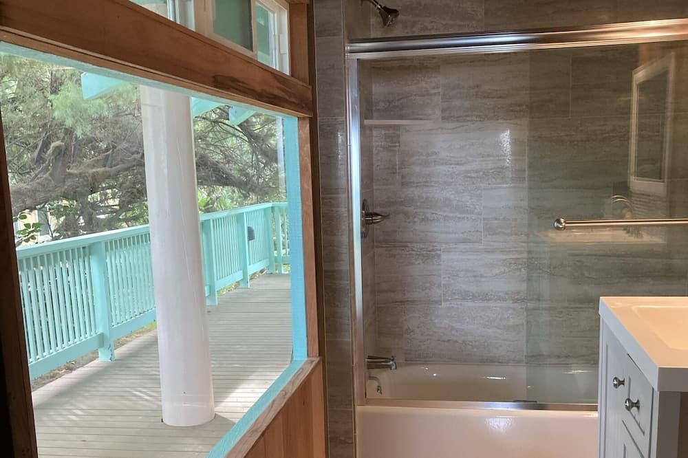 Photo of Bathroom in Waialua