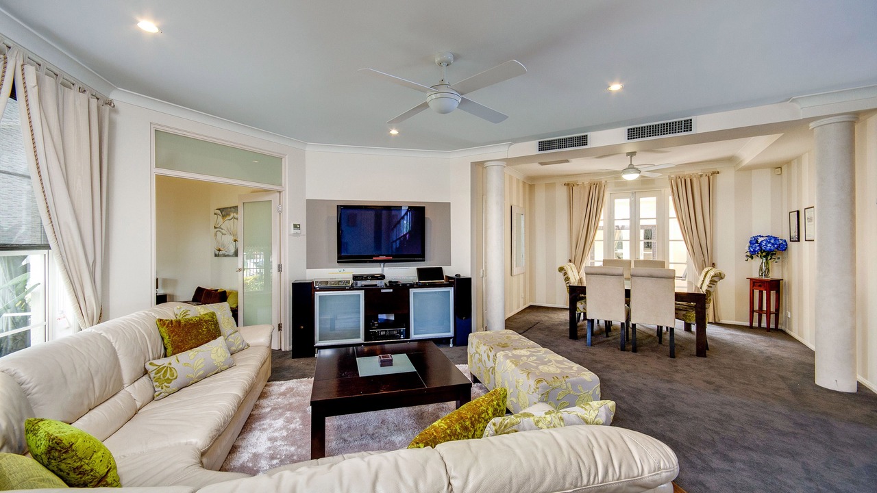 Photo of Livingroom in Broadbeach Waters