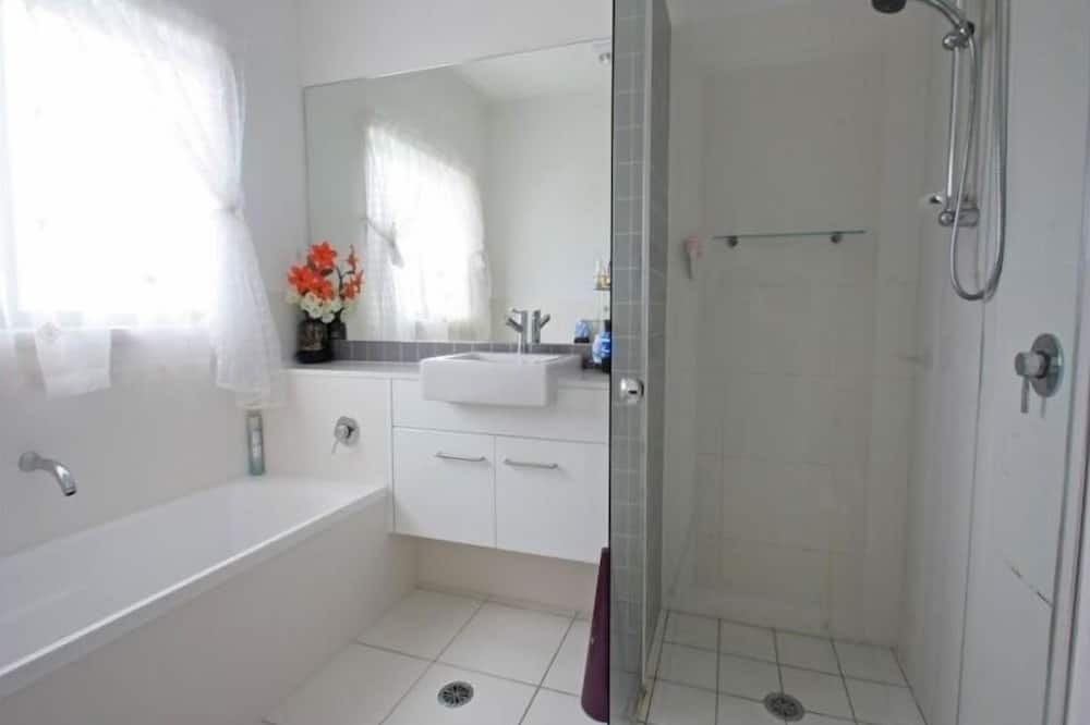 Photo of Bathroom in Coombabah