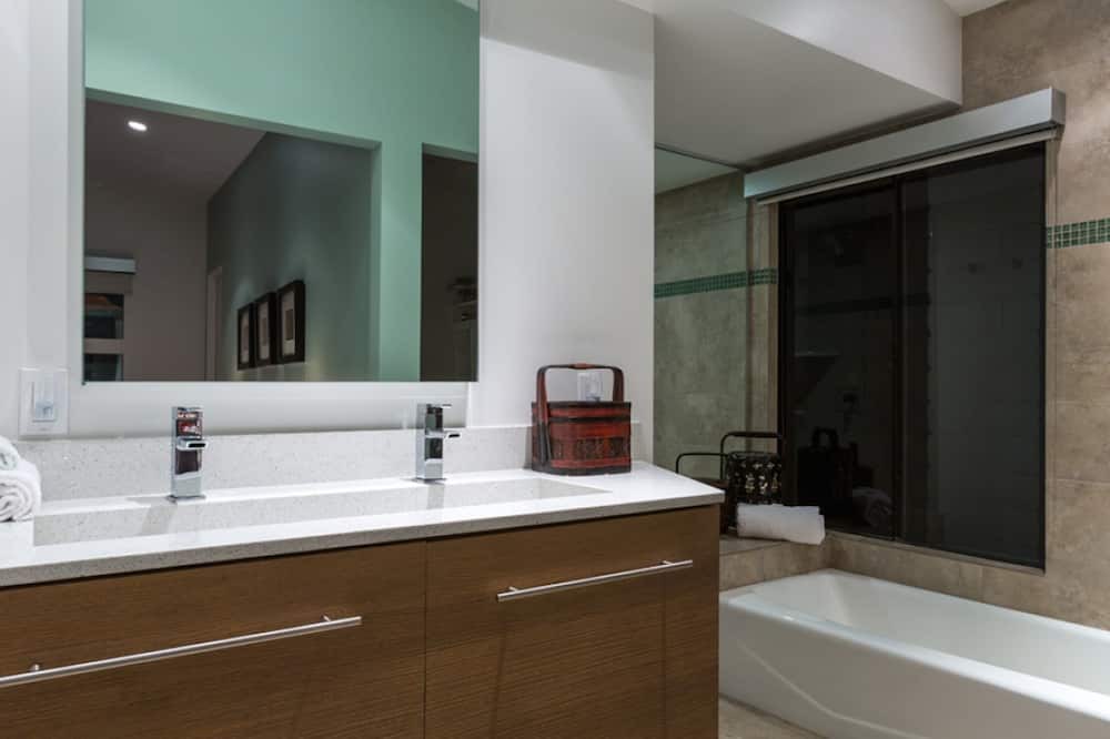 Photo of Bathroom in Tahquitz River Estates