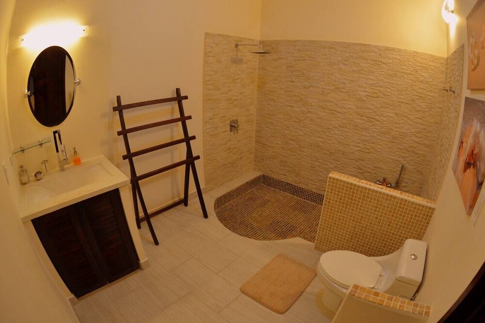 Photo of Bathroom in Guacalito de La Isla