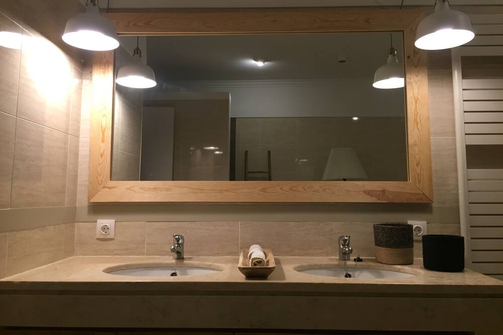 Photo of Bathroom in Oeiras