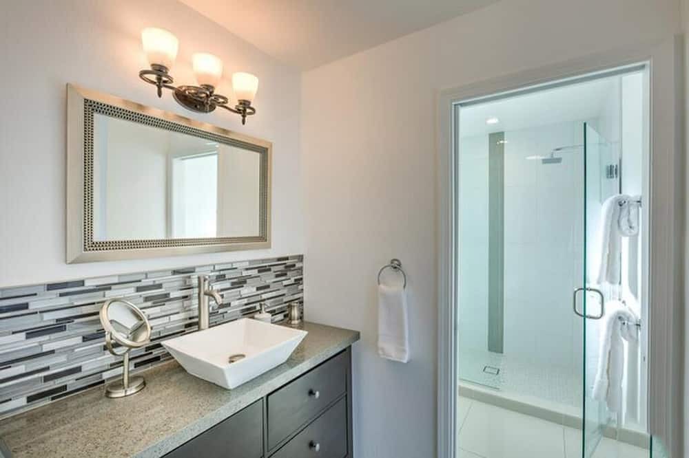 Photo of Bathroom in Sunrise Vista Chino