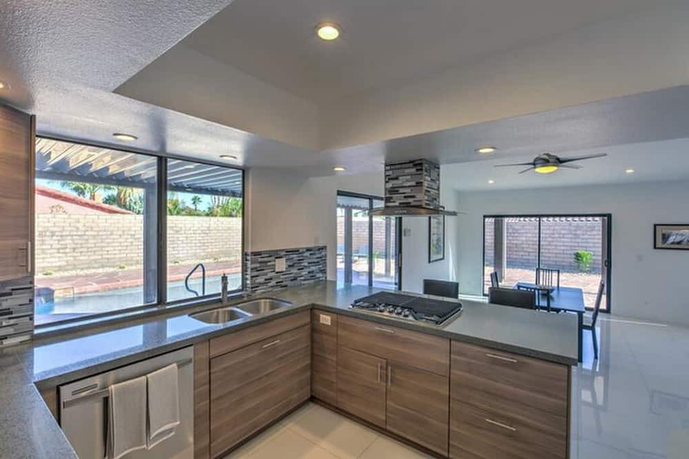 Photo of Kitchen in Sunrise Vista Chino