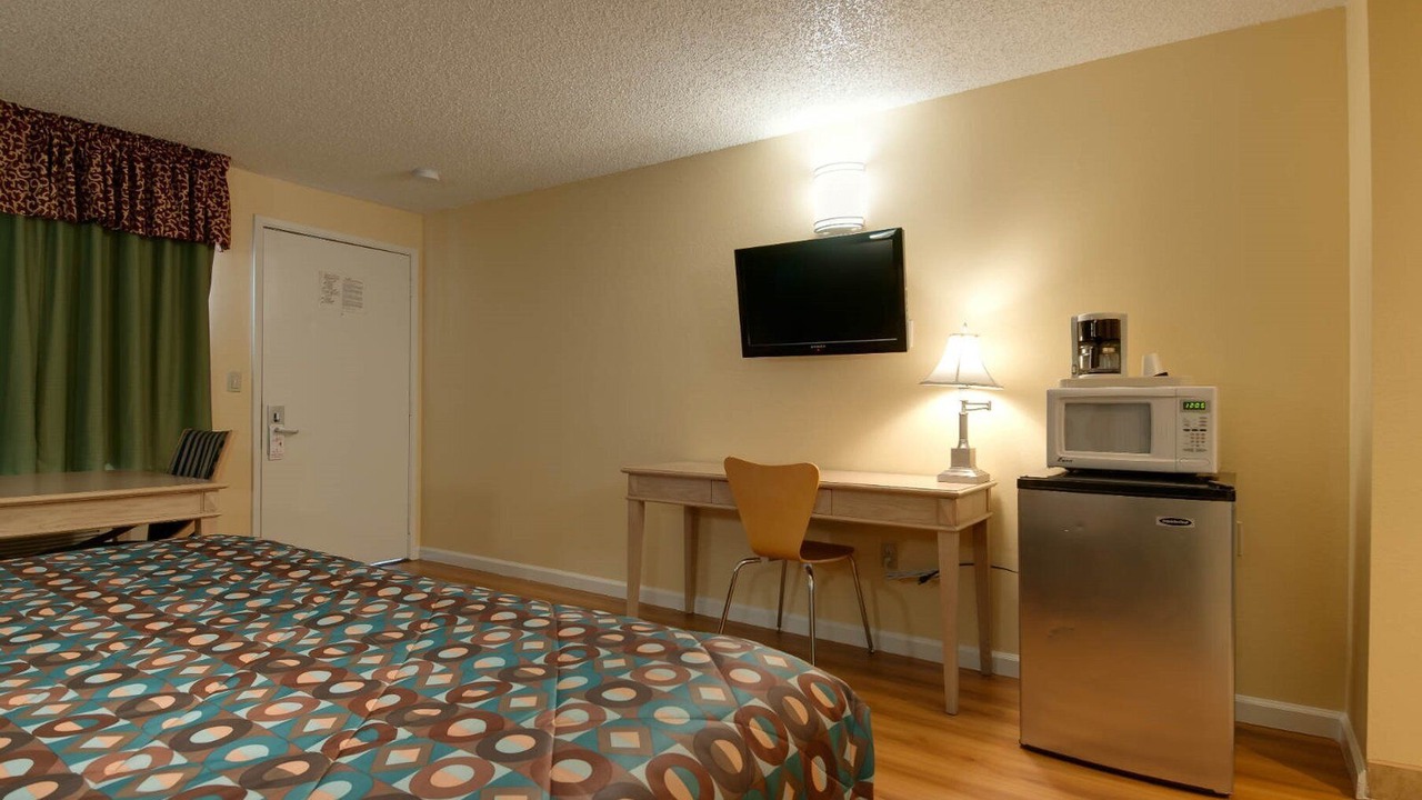 Photo of Bedroom in Oildale
