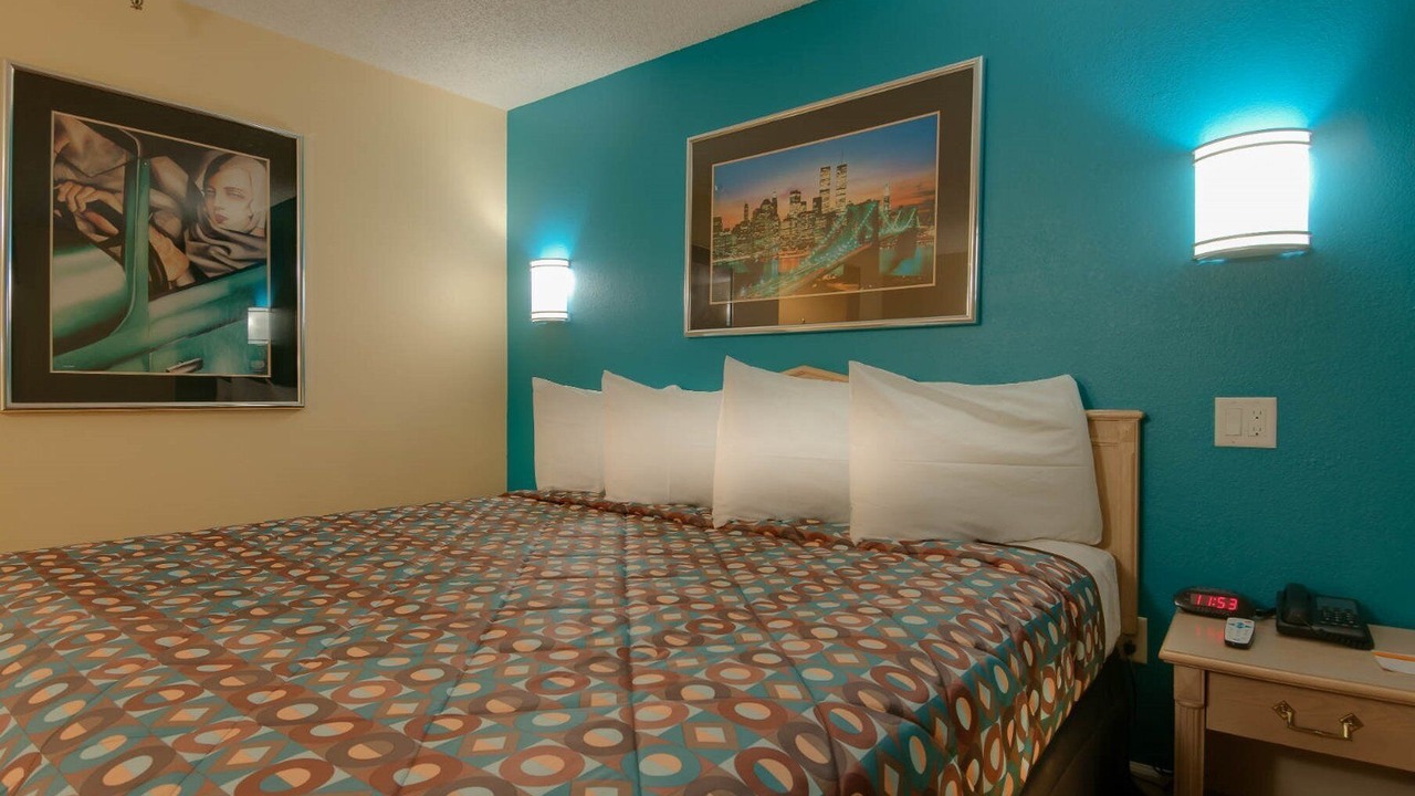 Photo of Bedroom in Oildale