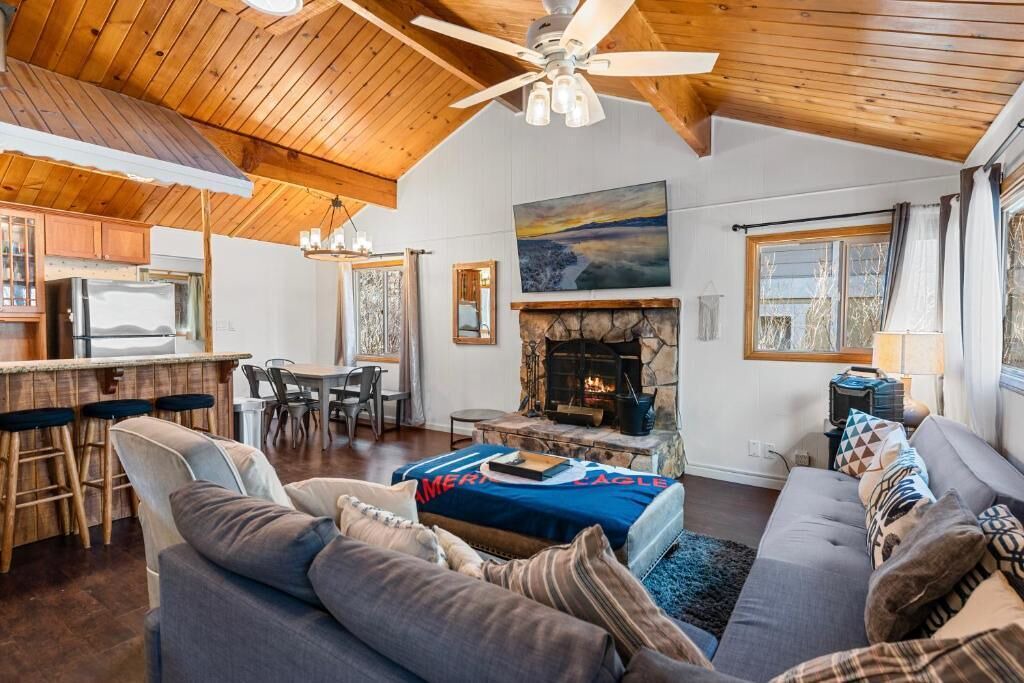 Photo of Livingroom in Big Bear City