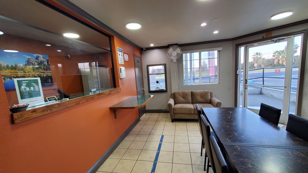 Photo of Livingroom in Corcoran