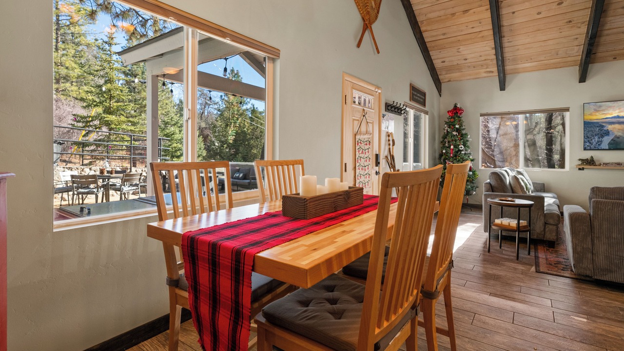 Photo of Livingroom in Upper Moonridge