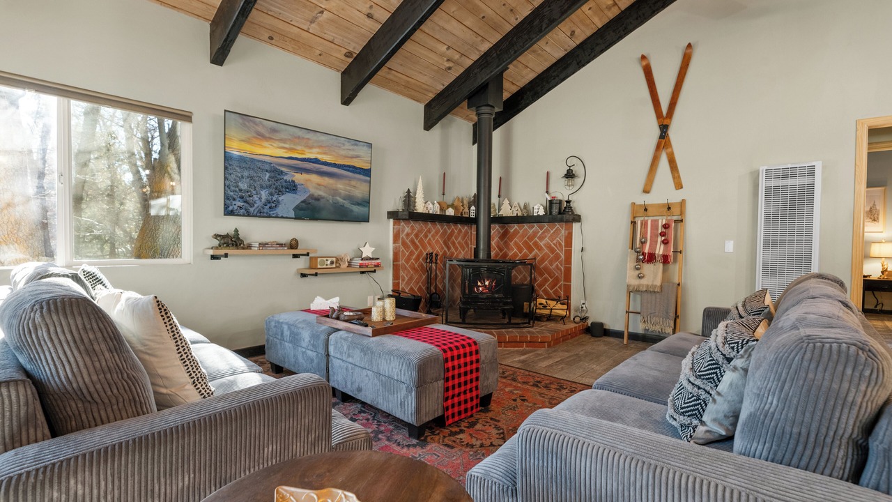 Photo of Livingroom in Upper Moonridge
