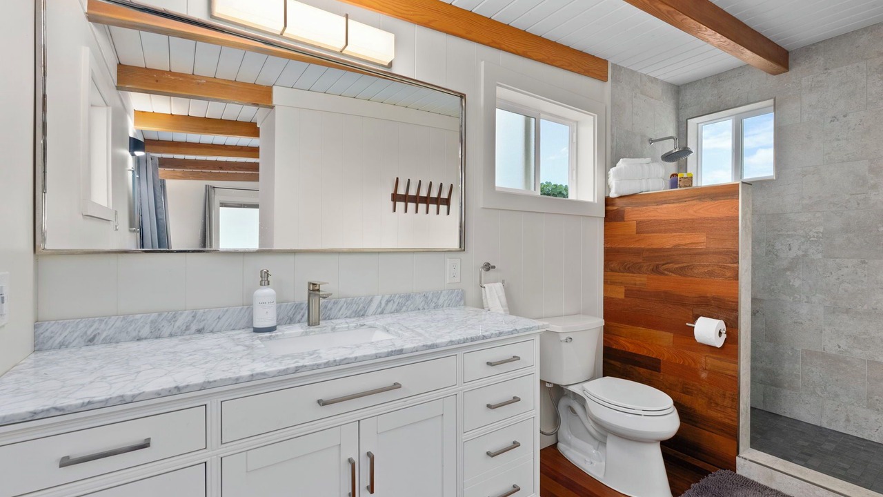 Photo of Bathroom in Mokuleia