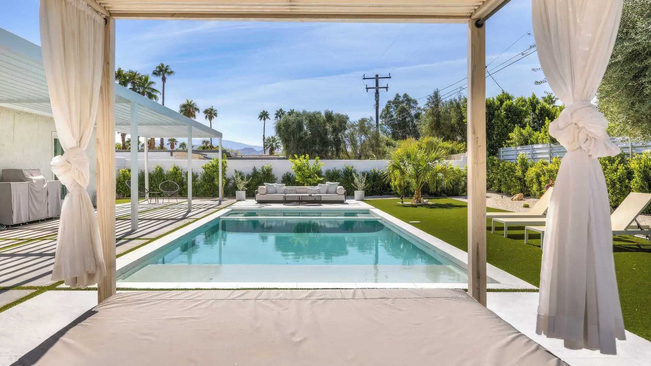 Photo of Outdoor in Racquet Club South