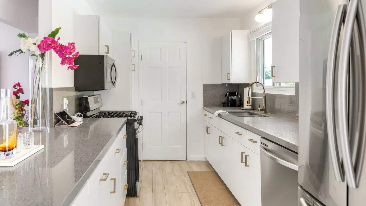 Photo of Kitchen in Racquet Club South