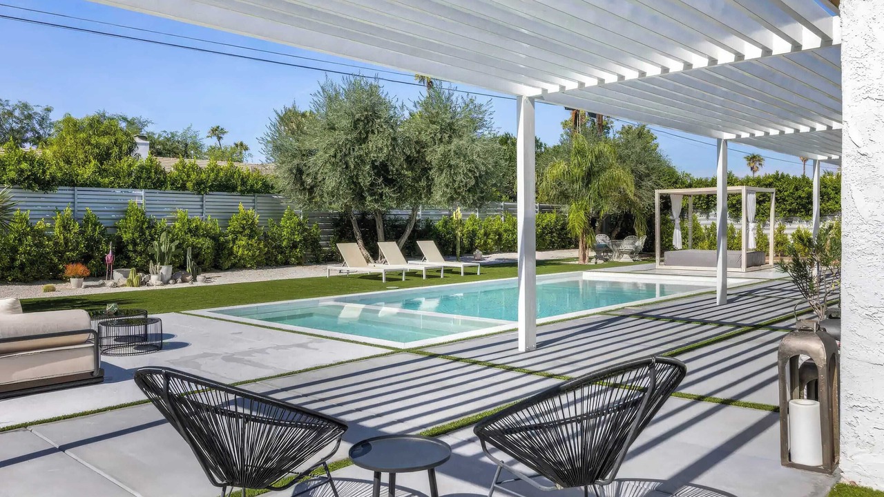 Photo of Outdoor in Racquet Club South