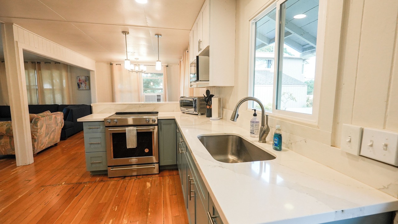 Photo of Kitchen in Mokuleia