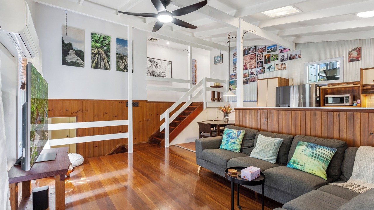 Photo of Livingroom in Deception Bay