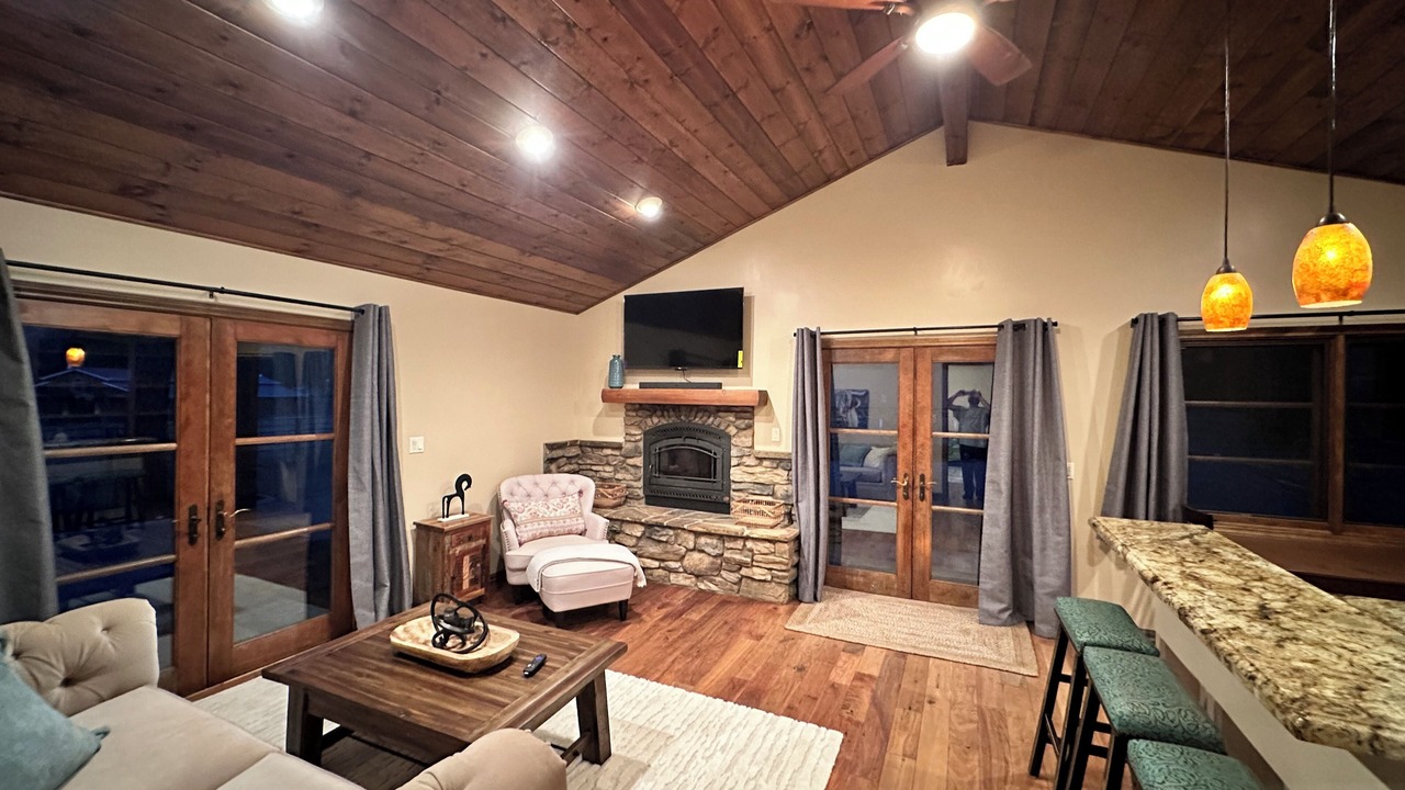 Photo of Livingroom in Mountain Center