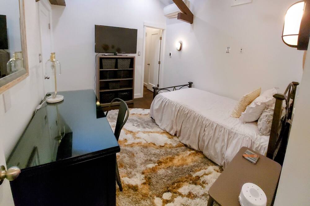Photo of Bedroom in Emerald Hills