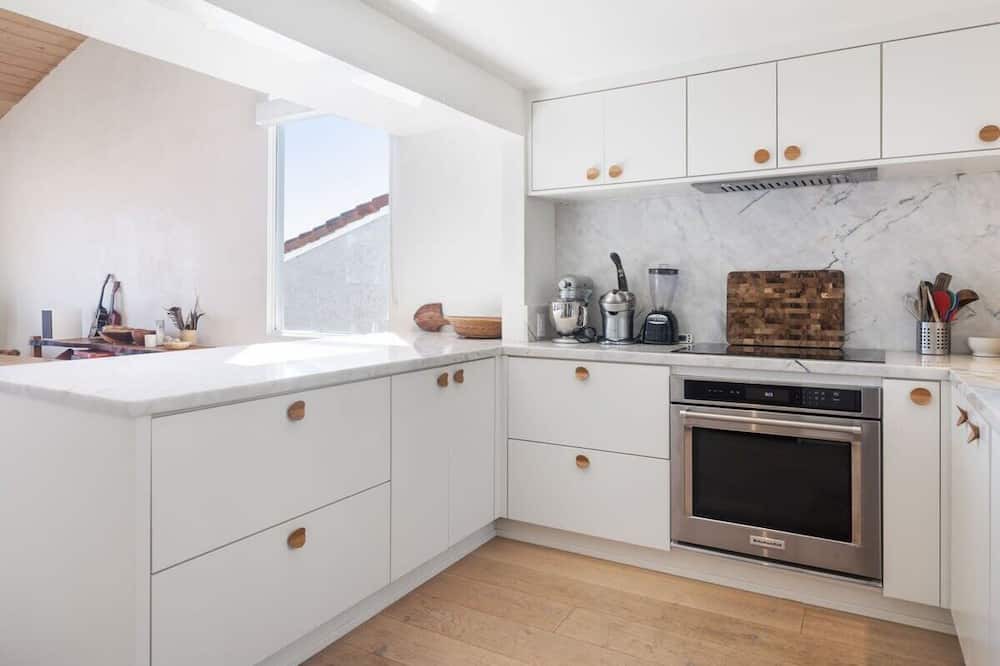 Photo of Kitchen in Central Malibu
