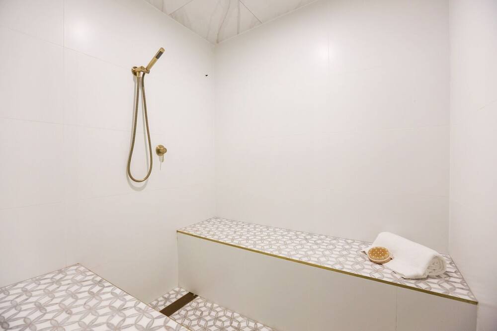 Photo of Bathroom in Bundall