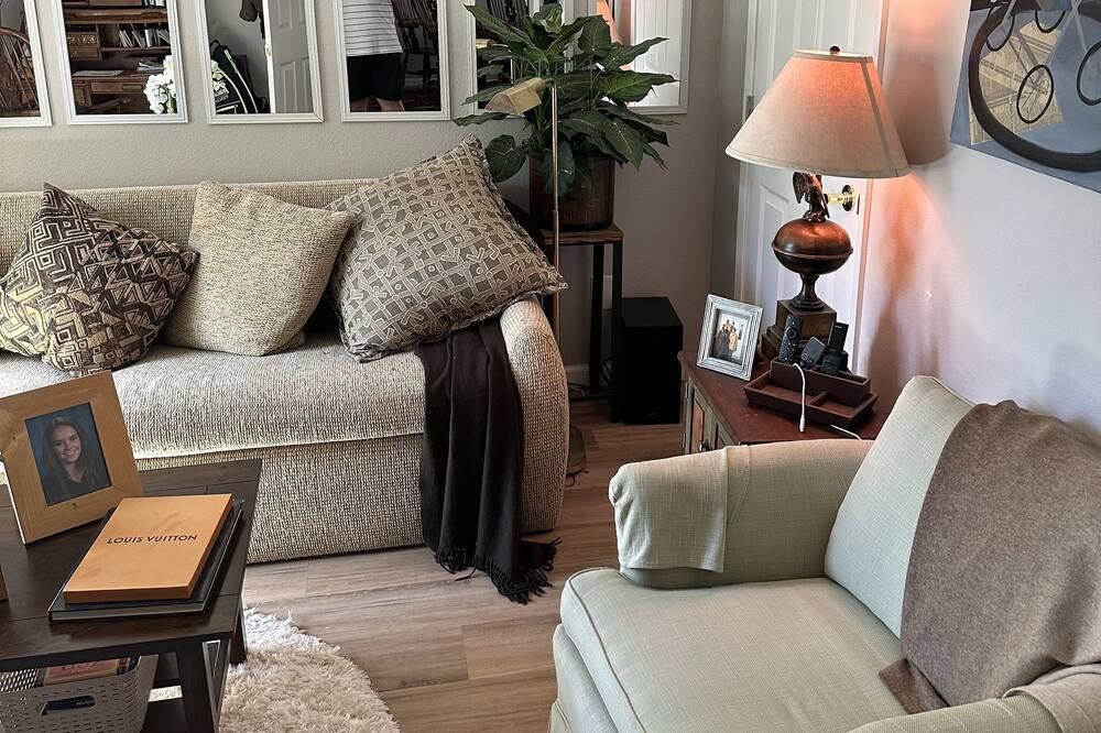 Photo of Livingroom in Palm Desert