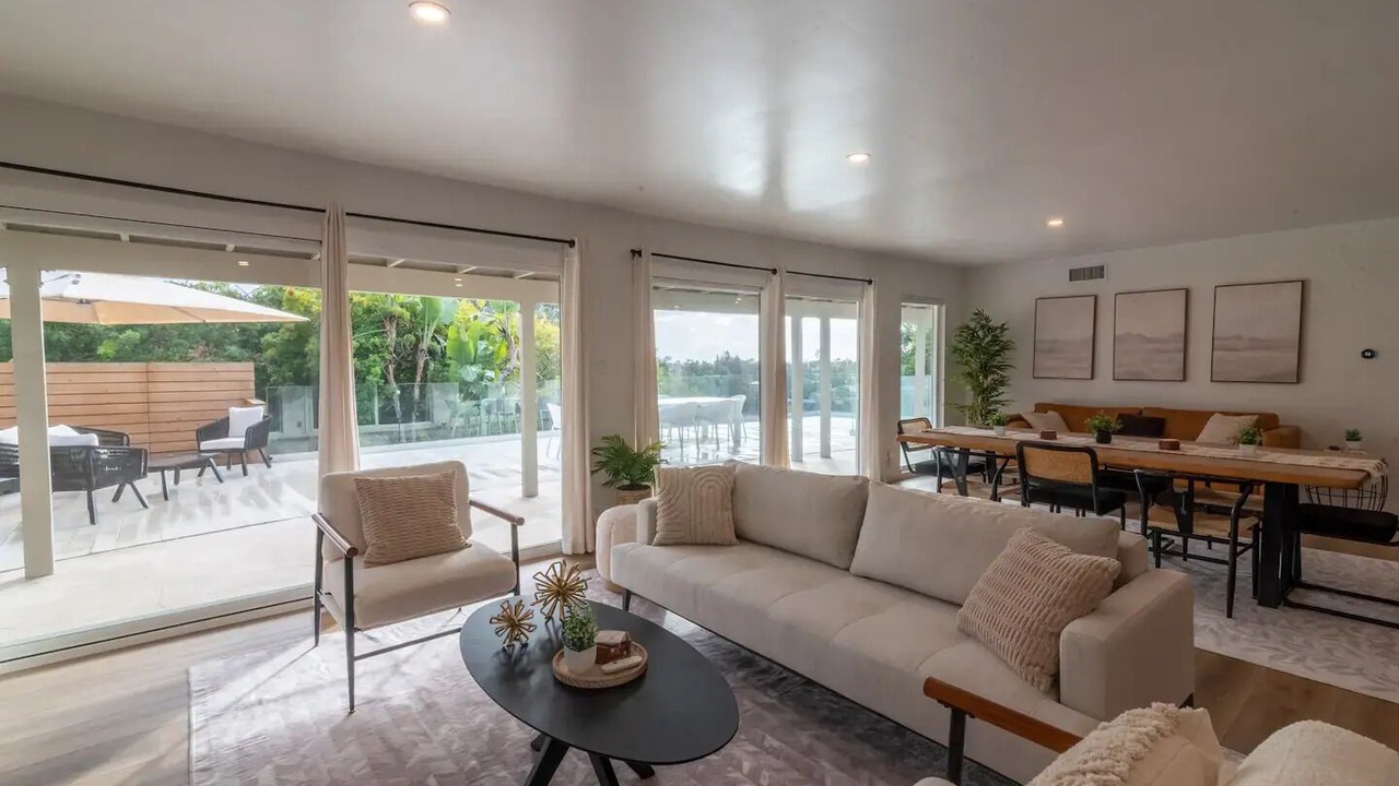 Photo of Livingroom in College West