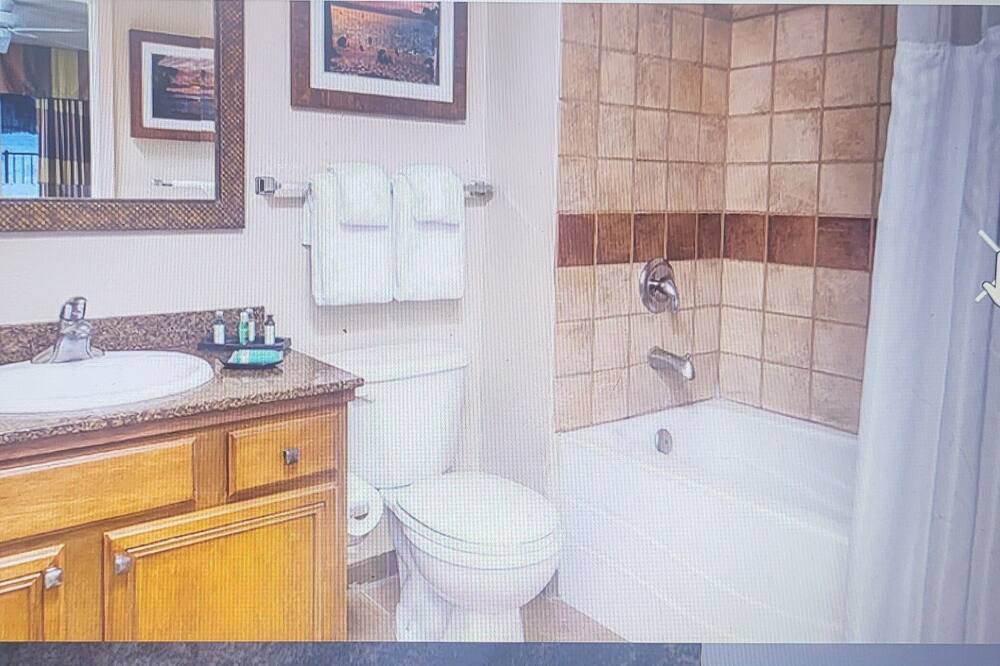 Photo of Bathroom in Round Hill Village