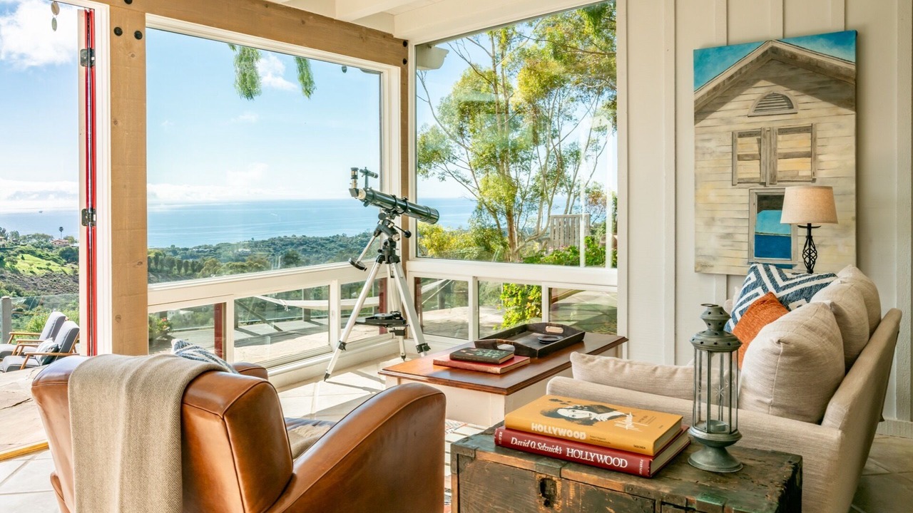 Photo of Livingroom in Toro Canyon