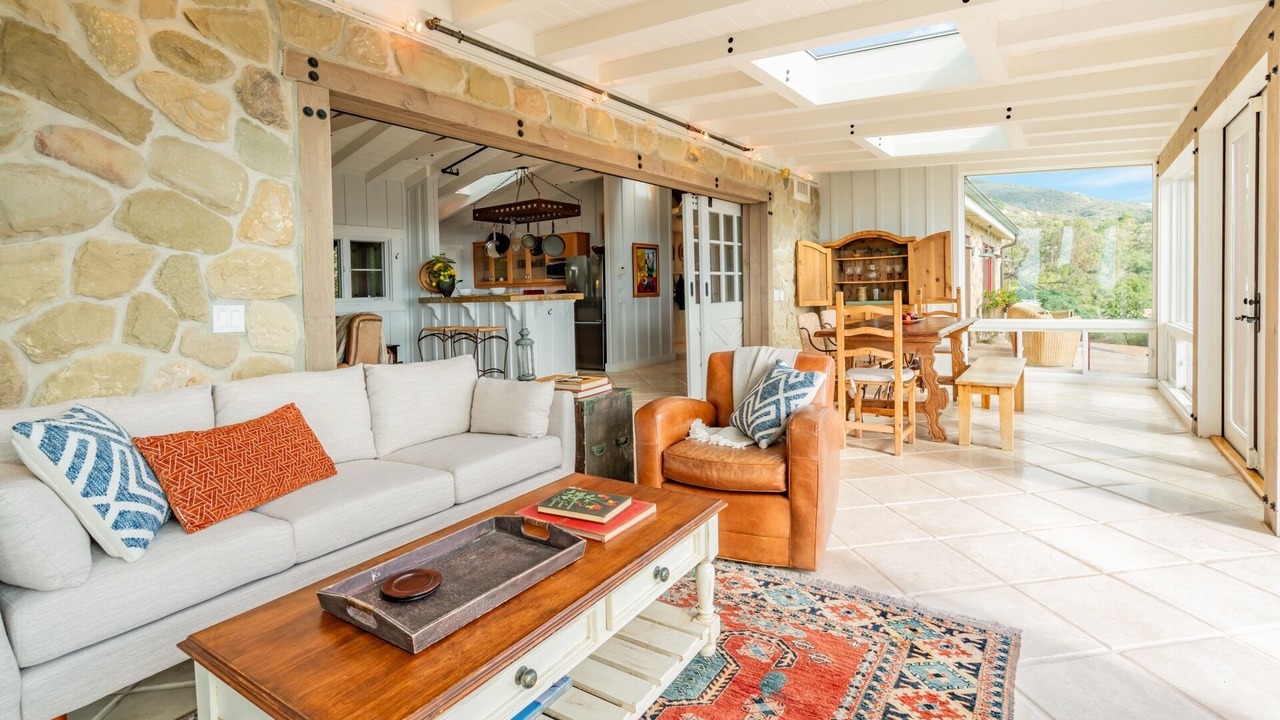 Photo of Livingroom in Toro Canyon