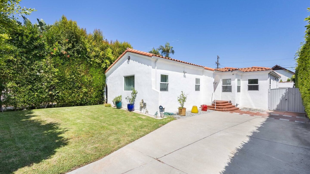 Photo of Outdoor in Mid-Wilshire