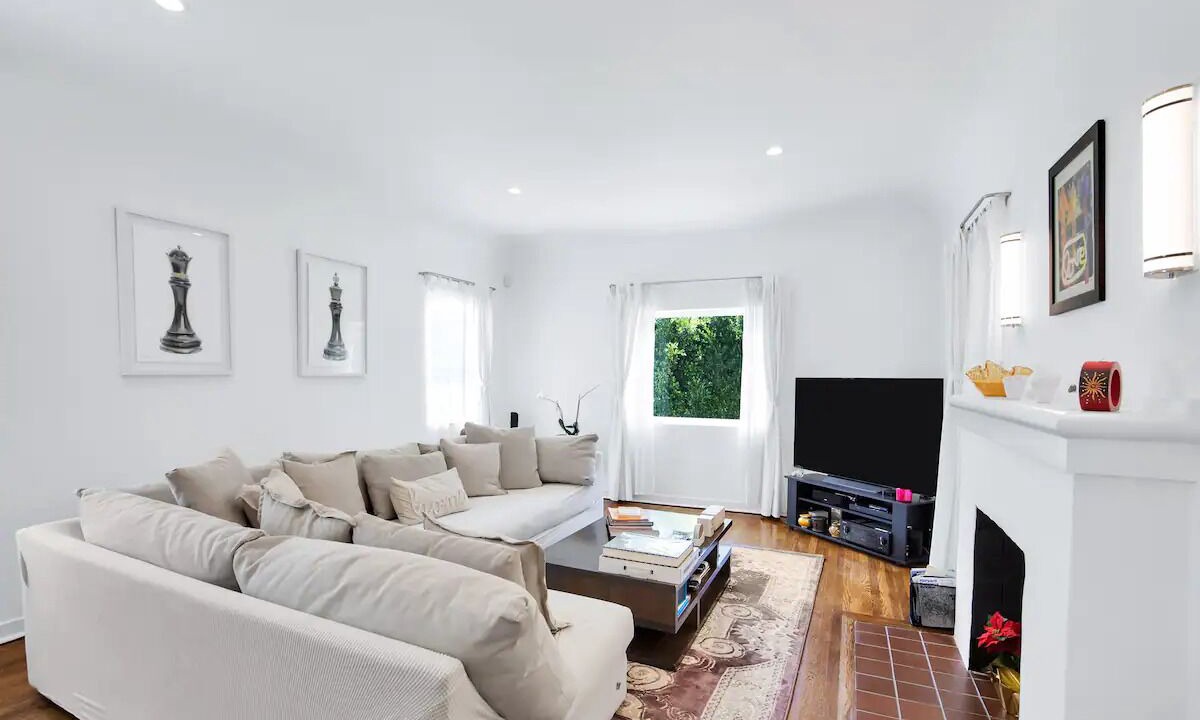 Photo of Livingroom in Mid-Wilshire