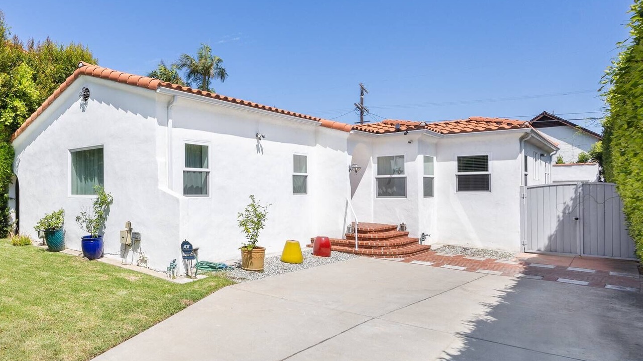 Photo of Outdoor in Mid-Wilshire