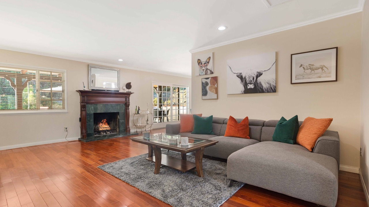Photo of Livingroom in Granada Hills North