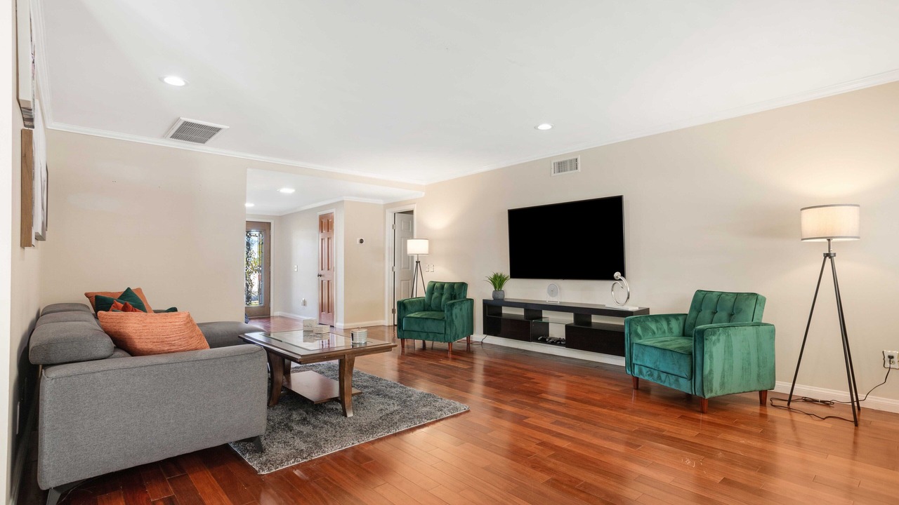 Photo of Livingroom in Granada Hills North
