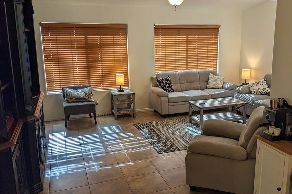 Photo of Livingroom in Wickenburg