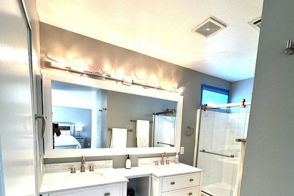 Photo of Bathroom in Sunrise Manor