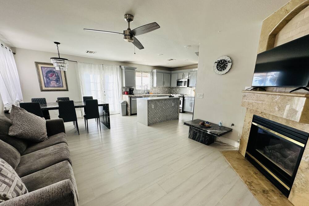 Photo of Livingroom in Sunrise Manor
