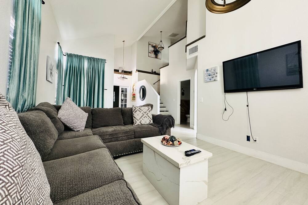 Photo of Livingroom in Sunrise Manor