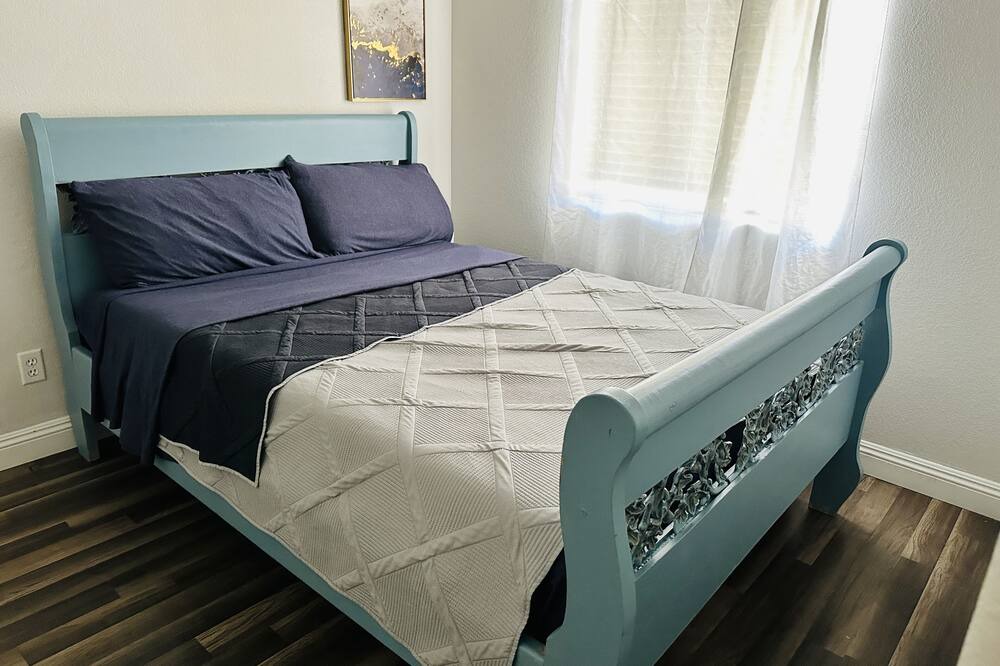 Photo of Bedroom in Sunrise Manor