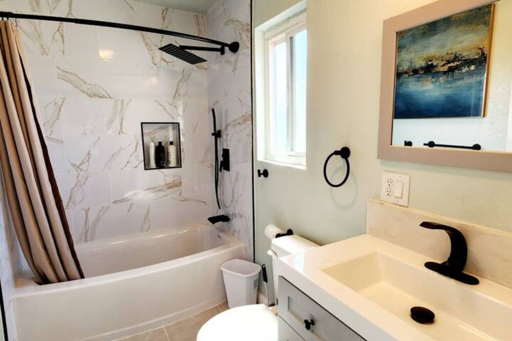 Photo of Bathroom in Baldwin Park