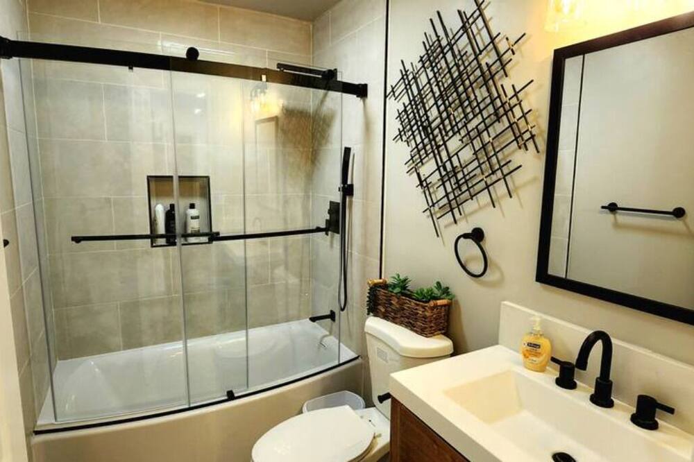 Photo of Bathroom in Baldwin Park