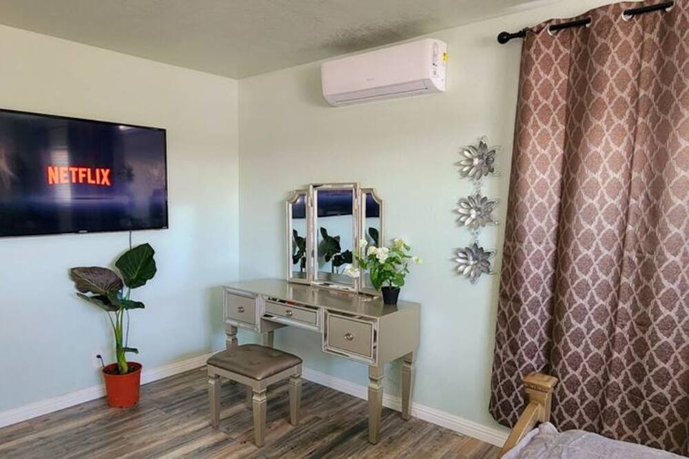 Photo of Bedroom in Baldwin Park