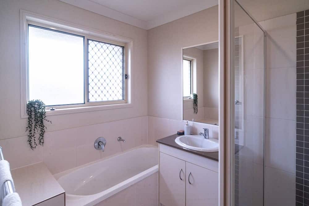 Photo of Bathroom in Upper Coomera