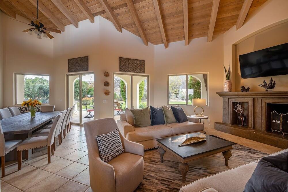 Photo of Livingroom in Palm Desert