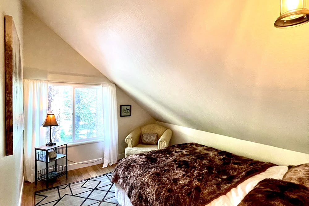 Photo of Bedroom in Echo Lake