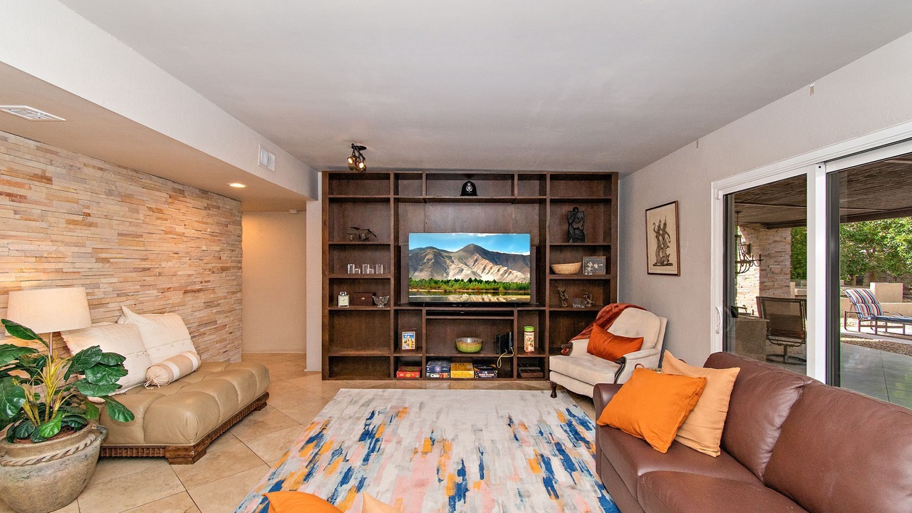 Photo of Livingroom in Racquet Club South