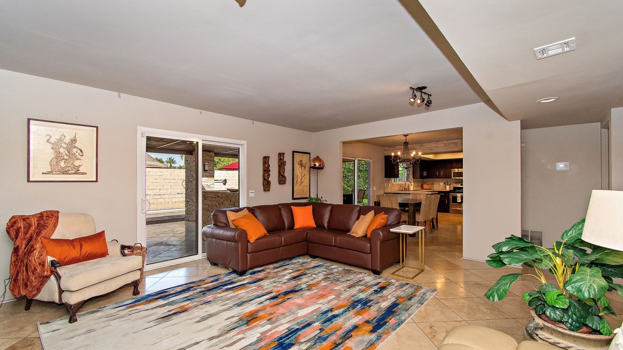 Photo of Livingroom in Racquet Club South