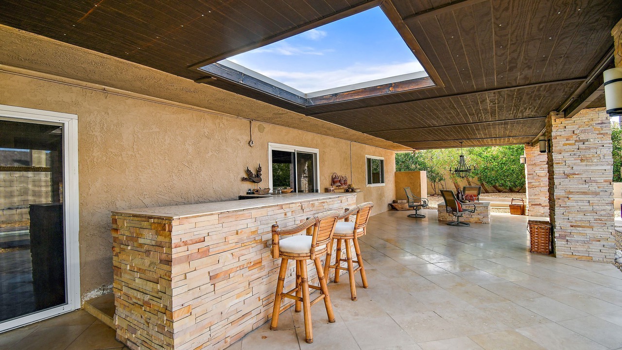 Photo of Patio Balcony in Racquet Club South